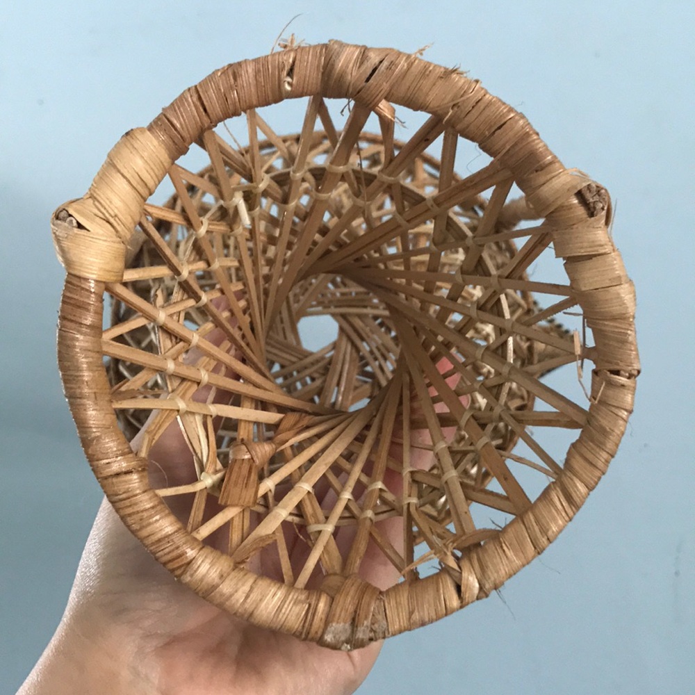 Vintage mini wicker rattan peacock chair - Picture 7 of 9
